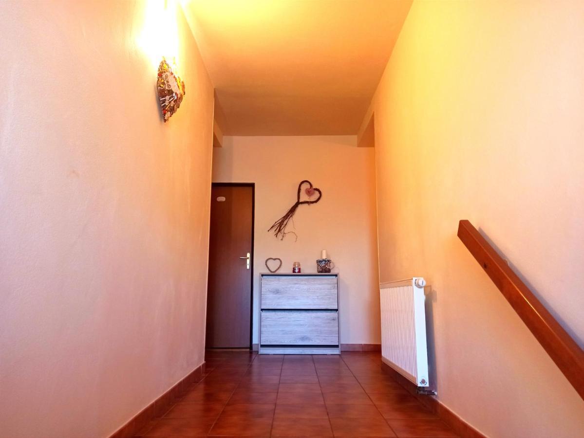 P&P Jicin Apartments - Soukrome 2-3 Luzkove Pokoje S Vlastni Kuchyni A Koupelnou Экстерьер фото