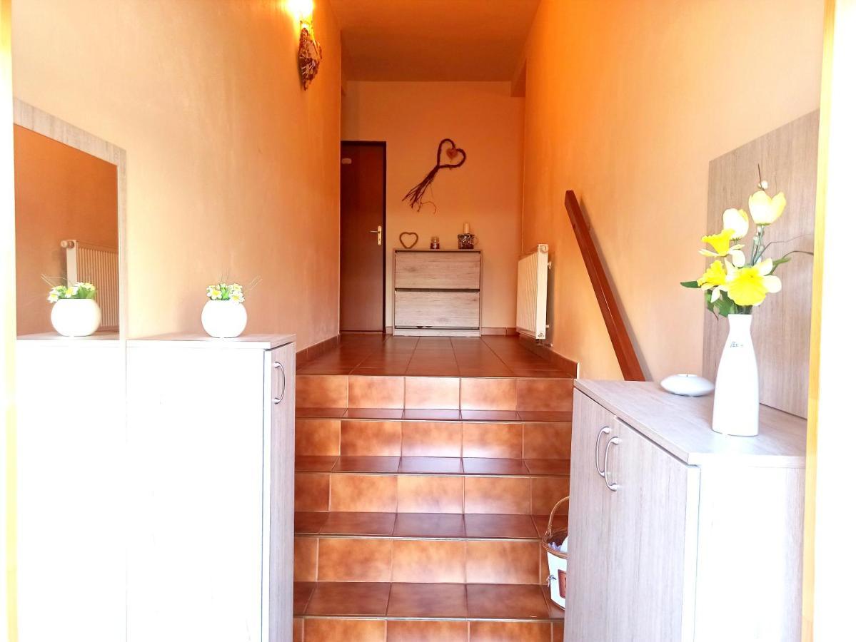 P&P Jicin Apartments - Soukrome 2-3 Luzkove Pokoje S Vlastni Kuchyni A Koupelnou Экстерьер фото