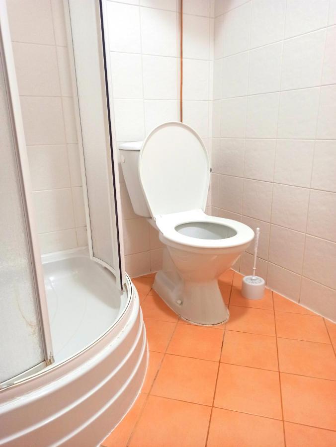 P&P Jicin Apartments - Soukrome 2-3 Luzkove Pokoje S Vlastni Kuchyni A Koupelnou Экстерьер фото