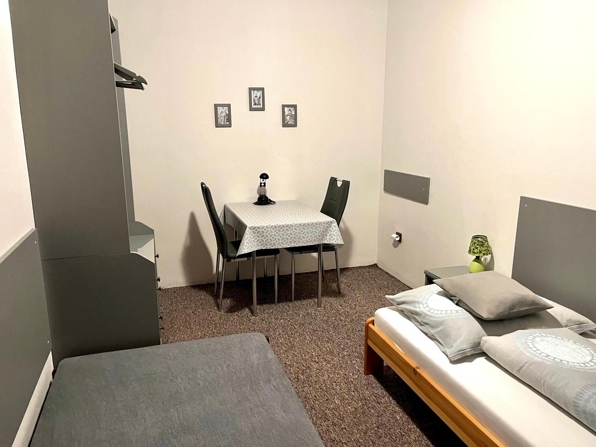 P&P Jicin Apartments - Soukrome 2-3 Luzkove Pokoje S Vlastni Kuchyni A Koupelnou Экстерьер фото